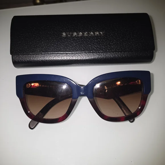 Burberry Tortoise Shell Sunglasses - Picture 6 of 6